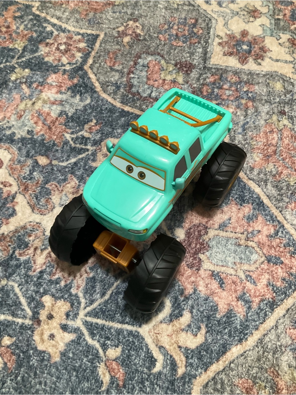 Disney Pixar Cars on The Road Circus stunt Ivy Ju,ping Monster truck